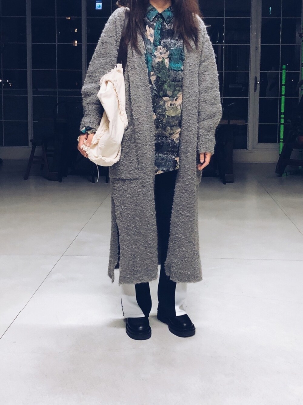 「ootd、fashion、STYLE、ADER error、PUMA、Vivienne Westwood、totebag、boots、vintage、floral」｜「VINTAGEのアイテム（シャツ/ブラウス、その他）」を使った、Ethel C. さん（レディース・165cm）の秋コーディネートの1枚目の写真