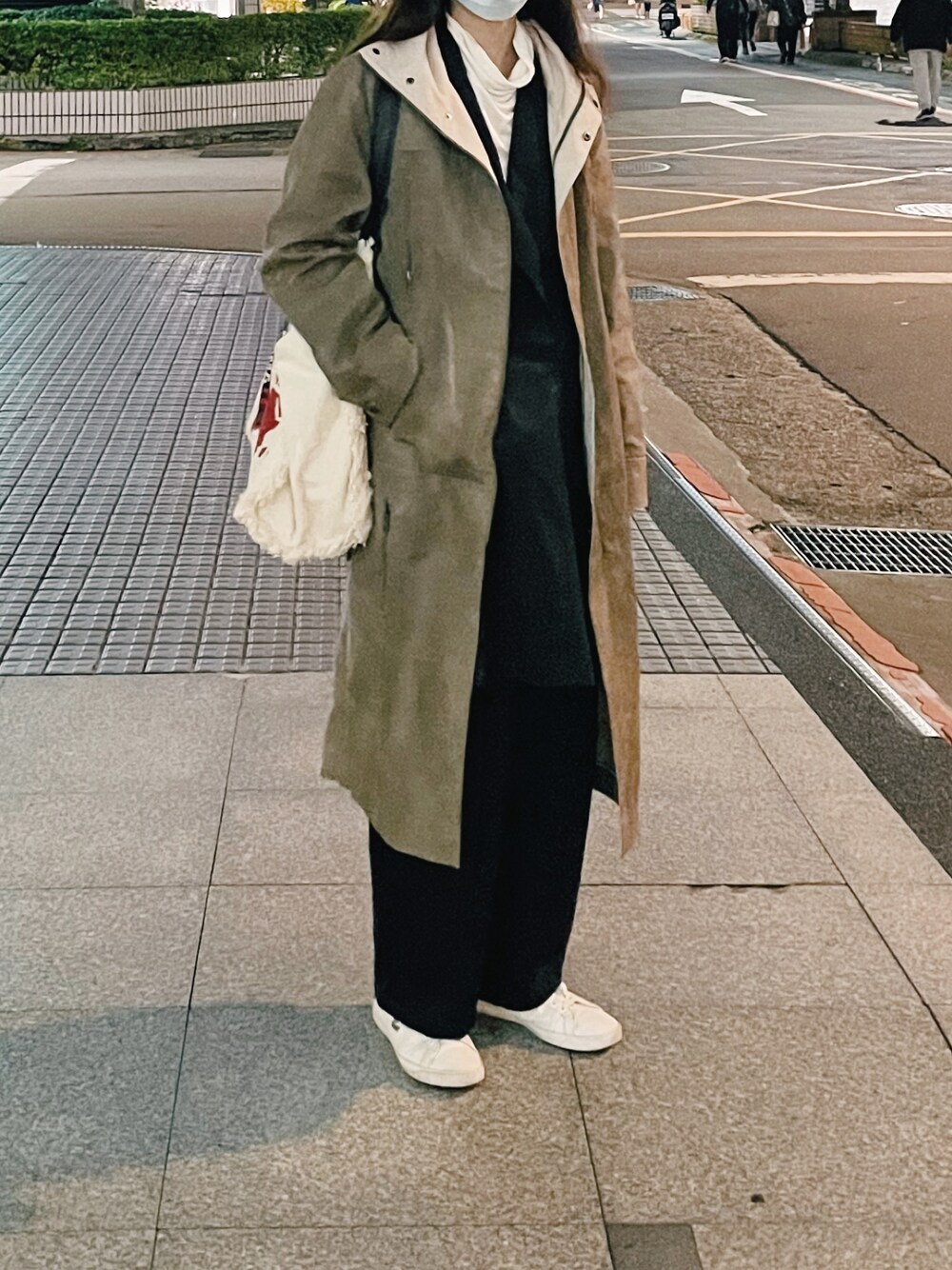 「ootd、fashion、STYLE、LACOSTE、CHARINYEH、coat、JILSANDER、UNIQLO、layers、layering」｜「CHARINYEHのアイテム（チェスターコート、ベージュ系）」を使った、Ethel C. さん（レディース・165cm）の冬コーディネートの1枚目の写真