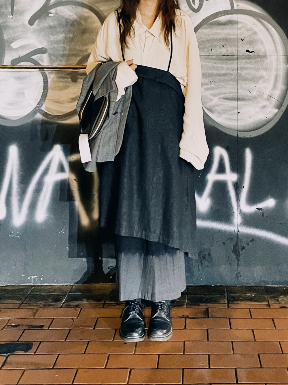 「ootd、fashion、STYLE、vintage、ys、COMME des GARCONS、tricot COMME des GARCONS、Dr.Martens、Cry.、layers」｜「Y’sのアイテム（スカート、ブラック系）」を使った、Ethel C. さん（レディース・165cm）の冬コーディネートの1枚目の写真