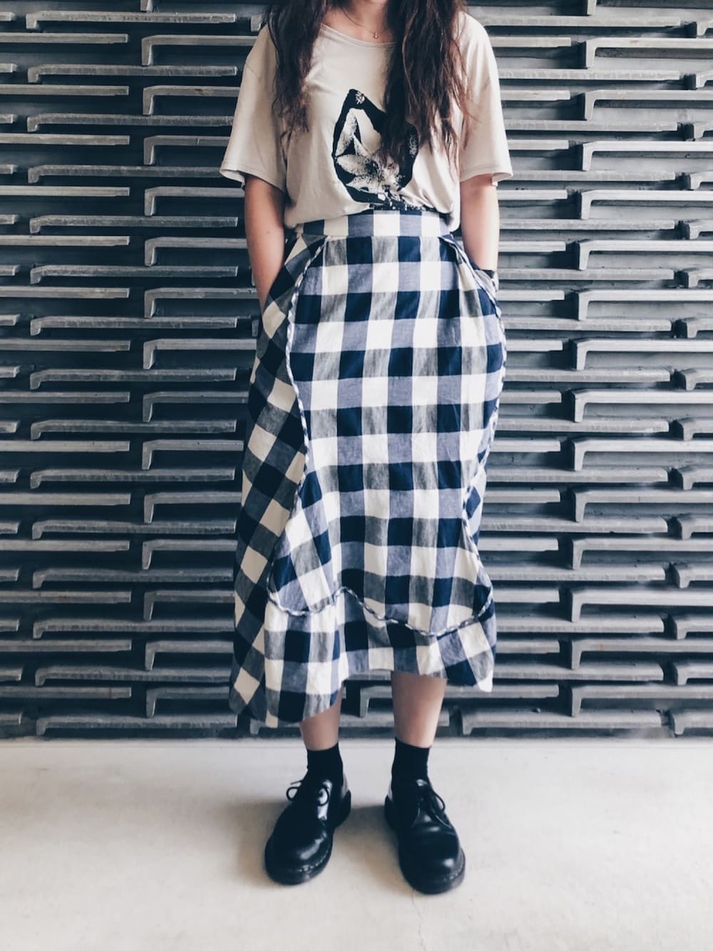 「ootd、STYLE、fashion、check、Dr.Martens、CHARINYEH、Designer、Tshirts、skirt」｜「CHARINYEHのアイテム（スカート、その他）」を使った、Ethel C. さん（レディース・165cm）の春コーディネートの1枚目の写真