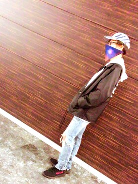 「off white」｜「アイテム（その他アウター）」を使った、まこさん（メンズ・168cm）の春コーディネート