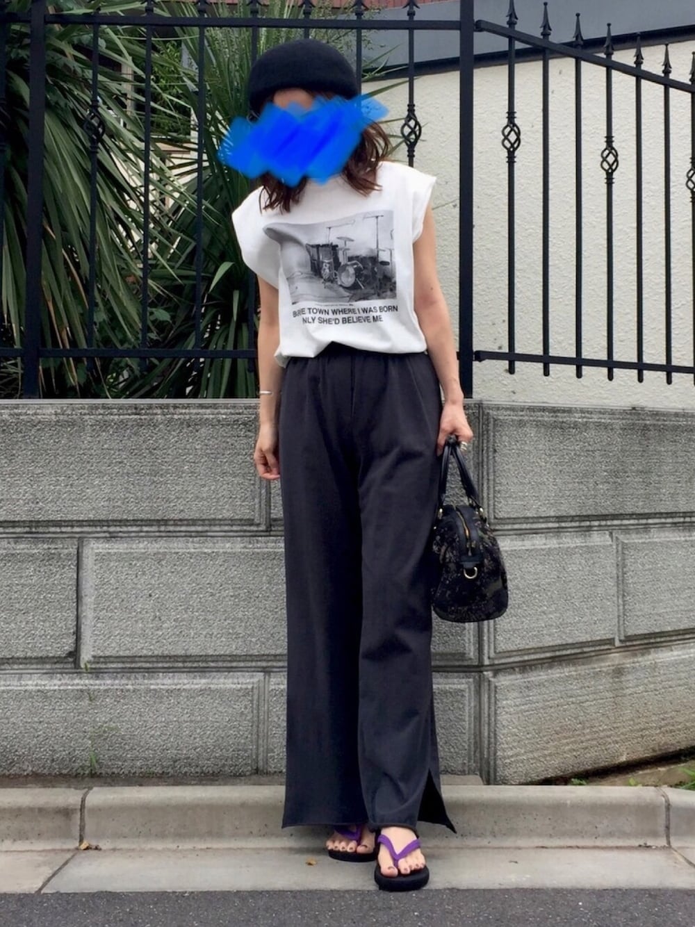 「夏コーデ、ハンチング、シルバーアクセサリー、夏だ！Tシャツ着よう！」｜「plageのJANE SMITH SP NO/SL STUDIO Ｔシャツ2◆（Tシャツ/カットソー、ホワイト系）」を使った、chiさん（レディース・160cm）の夏コーディネートの1枚目の写真