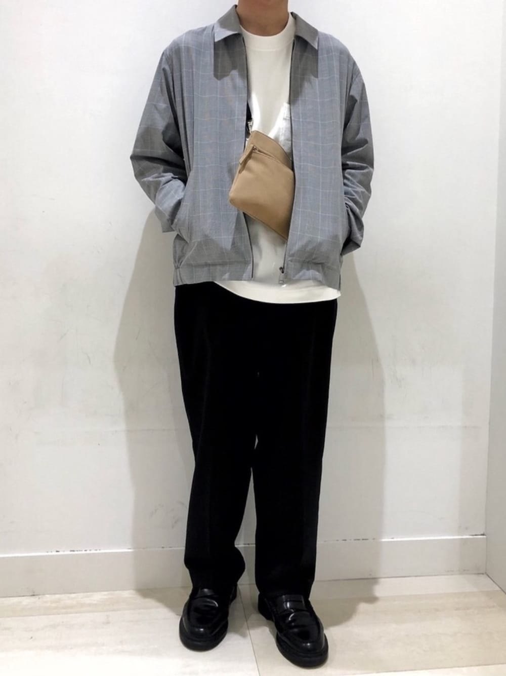 「シンプルコーデ、低身長コーデ、お洒落さんとつながりたい」｜「GLOBAL WORKのUSAコットンDRYT/864443（Tシャツ/カットソー、ホワイト系）」を使った、sooushiさん（メンズ・165cm）の冬コーディネートの1枚目の写真