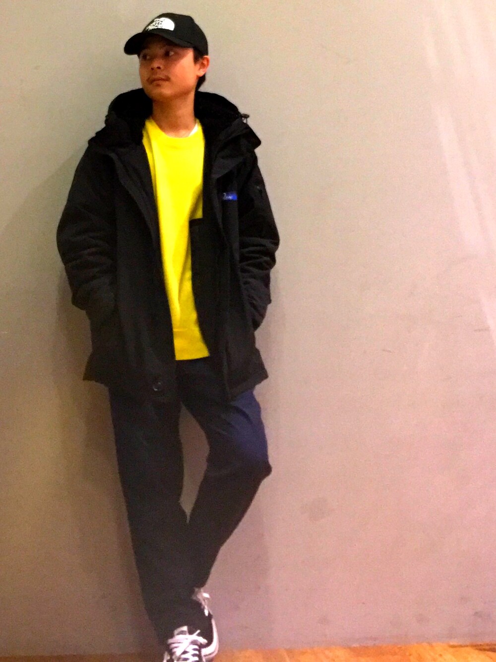 「スニーカー、シンプル、キャップ、ootd、ラフ、セブンデイズサンデイ、SEVENDAYS＝SUNDAY、秋のコーデ、黒、ストリート」｜「THE NORTH FACEのアイテム（キャップ、ブラック系）」を使った、ARIさん（メンズ・160cm）の秋コーディネートの1枚目の写真