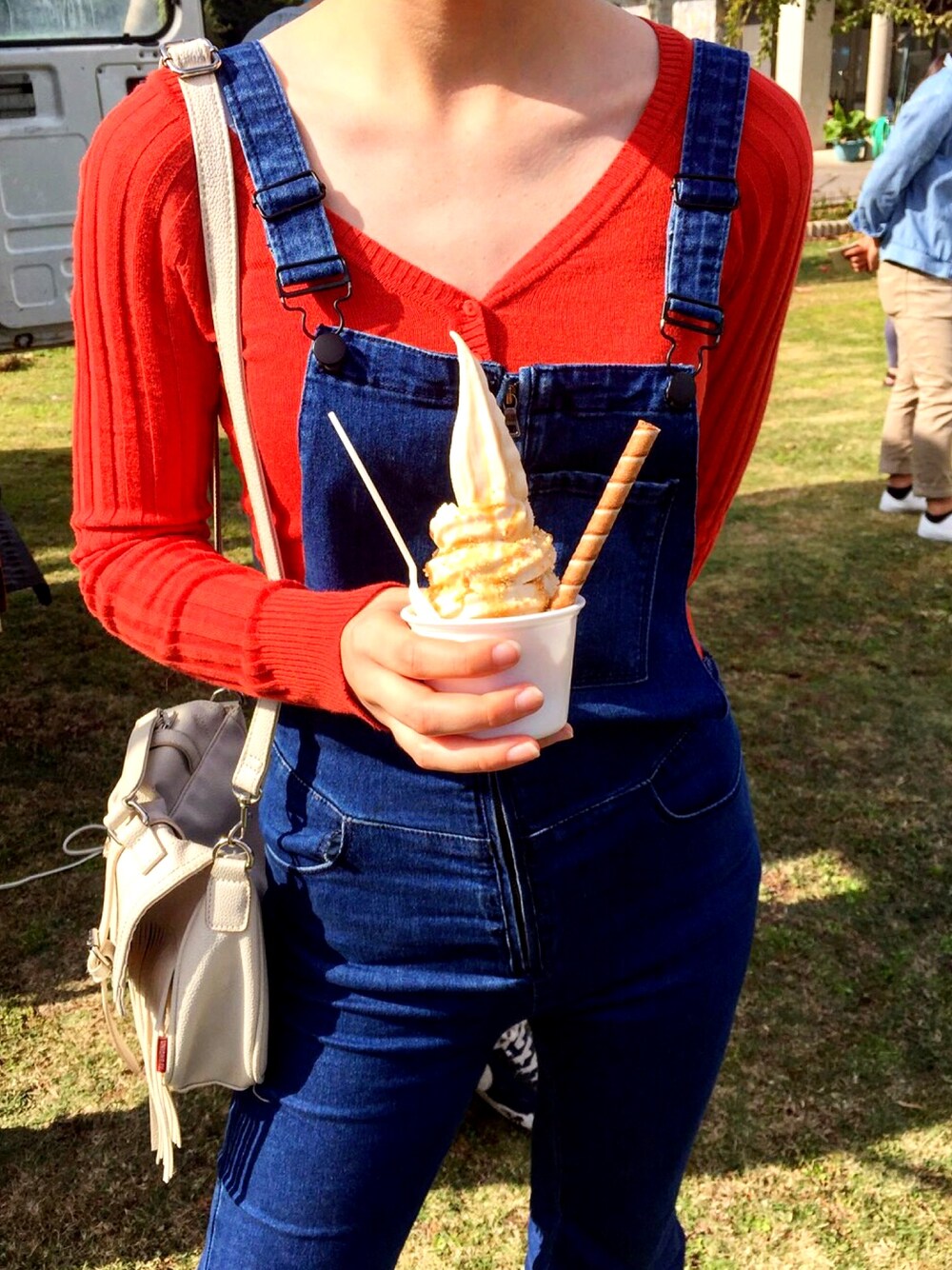 「overall、Sunnyday、icecream、orange」｜「FOREVER 21のアイテム（つなぎ/オールインワン、ブルー系）」を使った、Miu さん（レディース・165cm）の春コーディネートの1枚目の写真