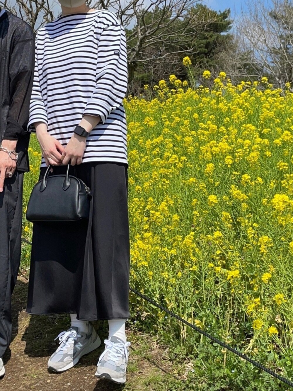 「バスクシャツ、セントジェームス、ボーダー、シンプルコーデ、春コーデ、ワントーンコーデ、モノクロコーデ」｜「SAINT JAMESの【 SAINT JAMES / セントジェームス 】 GUILDO  バスクシャツ　R A 2501・U A 2503（Tシャツ/カットソー、ホワイト系）」を使った、　Ⓜ️さん（レディース・161cm）の春コーディネートの1枚目の写真
