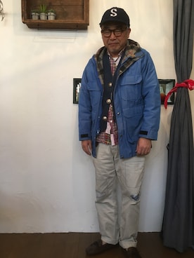 「WOOLRICH（ウールリッチ）のアイテム（マウンテンパーカー）」を使った、Seiichiroさん（メンズ・180cm）の春コーディネート