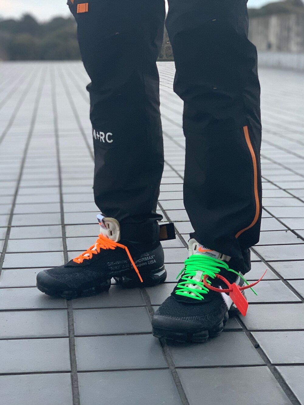 「M＋RC NOIRのアイテム（その他パンツ、ブラック系）」を使った、Naotoさん（メンズ・180cm）の秋コーディネートの1枚目の写真
