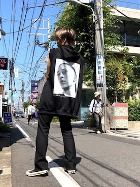 「COSMIC WONDER（コズミックワンダー）のアイテム（スラックス）」を使った、igaさん（メンズ・169cm）の夏コーディネート