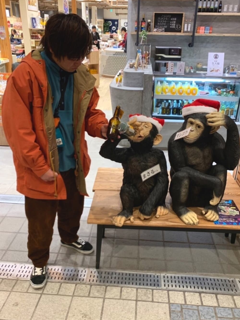 「フリース、レインコート、おしゃれさんと繋がりたい、GU、VANS、チャムス」｜「CHUMSのアイテム（バッグ、オレンジ系）」を使った、うみおとさん（メンズ・165cm）の冬コーディネートの1枚目の写真