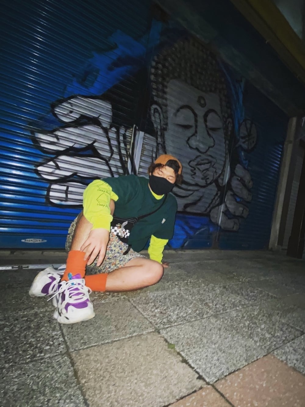「カーハート、リーボック、VANS、ユニクロ、ストリートコーデ、ストリートファッション、Hump Back、邦ロック、バンT、おしゃれさんと繋がりたい」｜「Carharttのアイテム（トップス、グリーン系）」を使った、うみおとさん（メンズ・165cm）の春コーディネートの1枚目の写真
