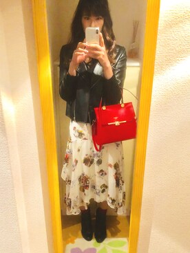 「アイテム（トートバッグ、レッド系）」を使った、Red Bullさん（レディース・168cm）の春コーディネート