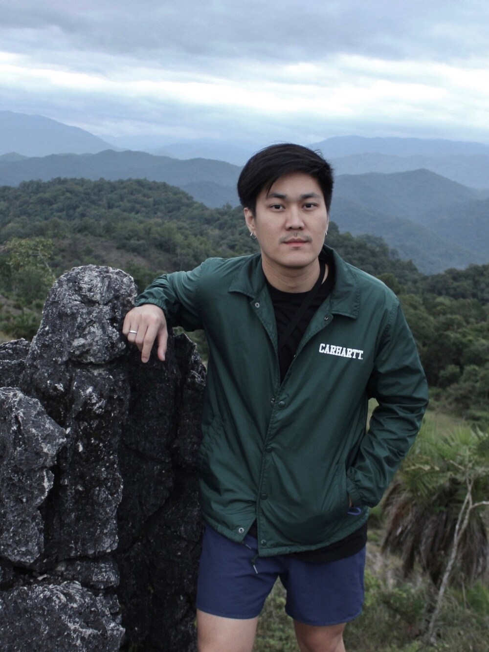 「carharrt、patagonia」｜「Carharttのアイテム（スーツジャケット、グリーン系）」を使った、sensemcさん（メンズ・174cm）の秋コーディネートの1枚目の写真