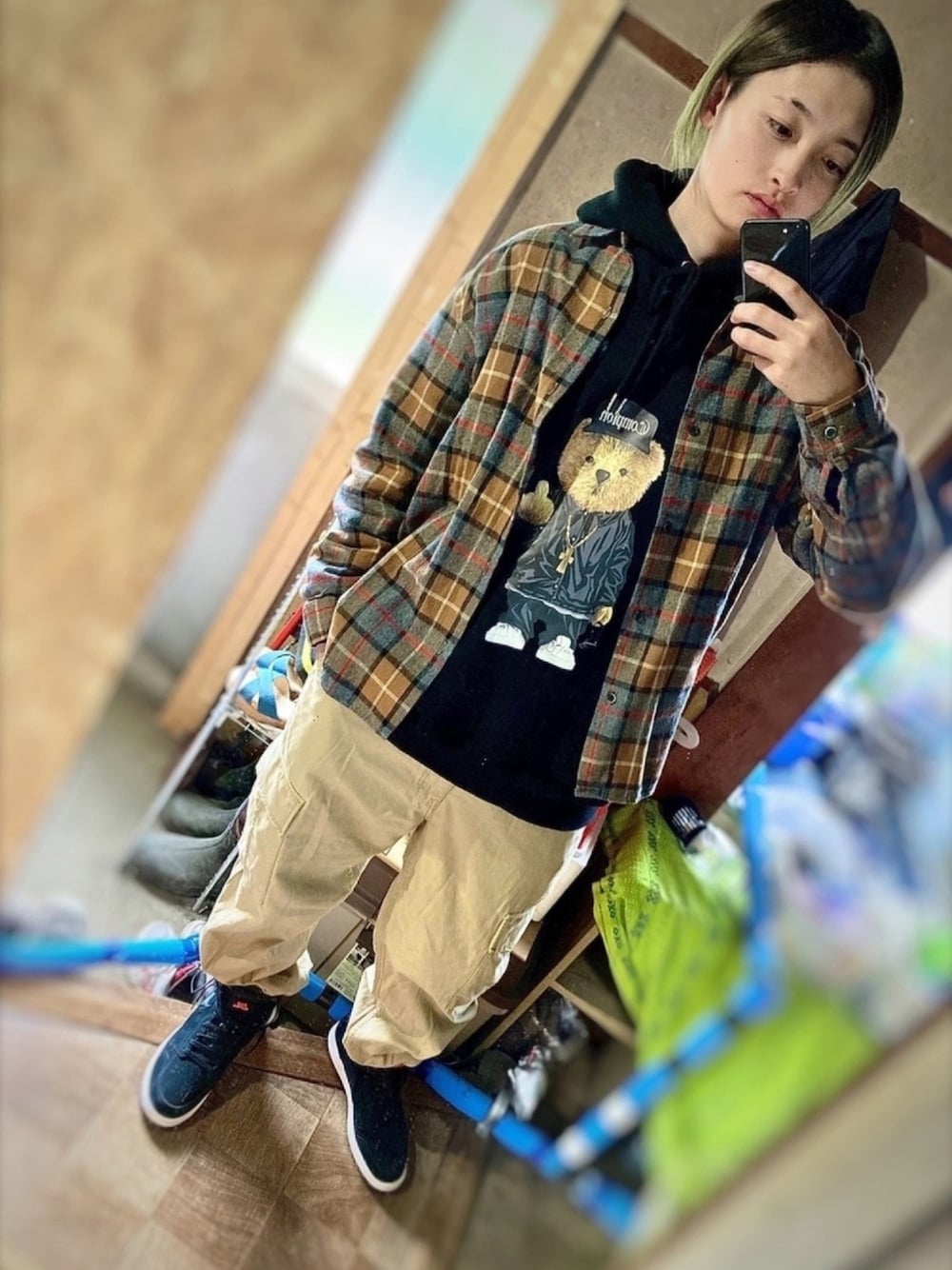 「秋のコーデ、シンプルコーデ、休日スタイル、ゆるコーデ、いいね、save、フォローお願いします🤑、おしゃれさんと繋がりたい、ストリート、ナイキ、スニーカー、スニーカーコーデ」｜「STIGMAのアイテム（パーカー、ブラック系）」を使った、めぶき　さん（メンズ・176cm）の秋コーディネートの1枚目の写真