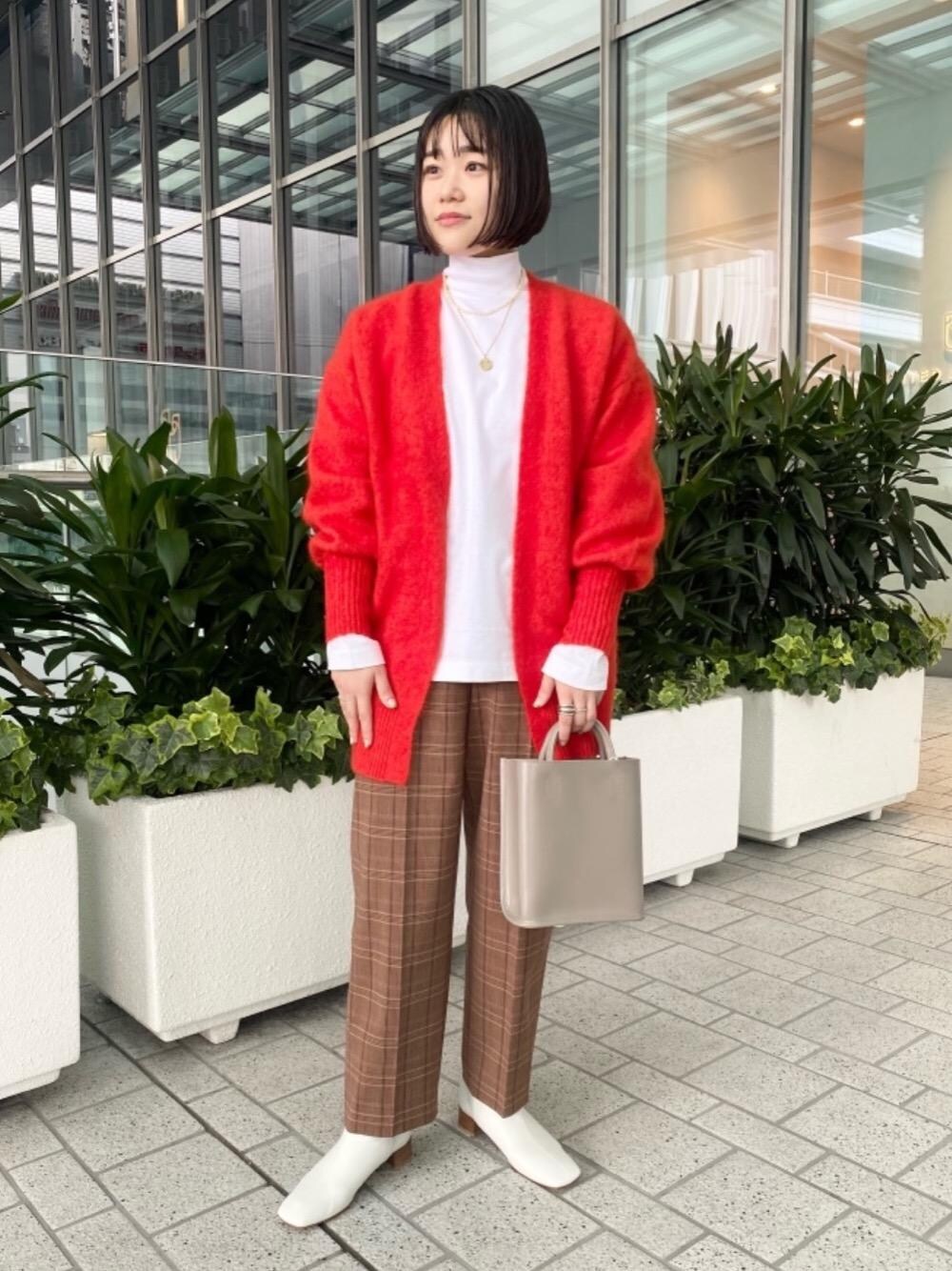 「カーディガン、Tシャツ/カットソー、ぱんつ」｜「UNITED ARROWSのUWFM コインネックレス M（ネックレス、ゴールド系）」を使った、MISAKI SAKAIさん（レディース・159cm）の秋コーディネートの1枚目の写真