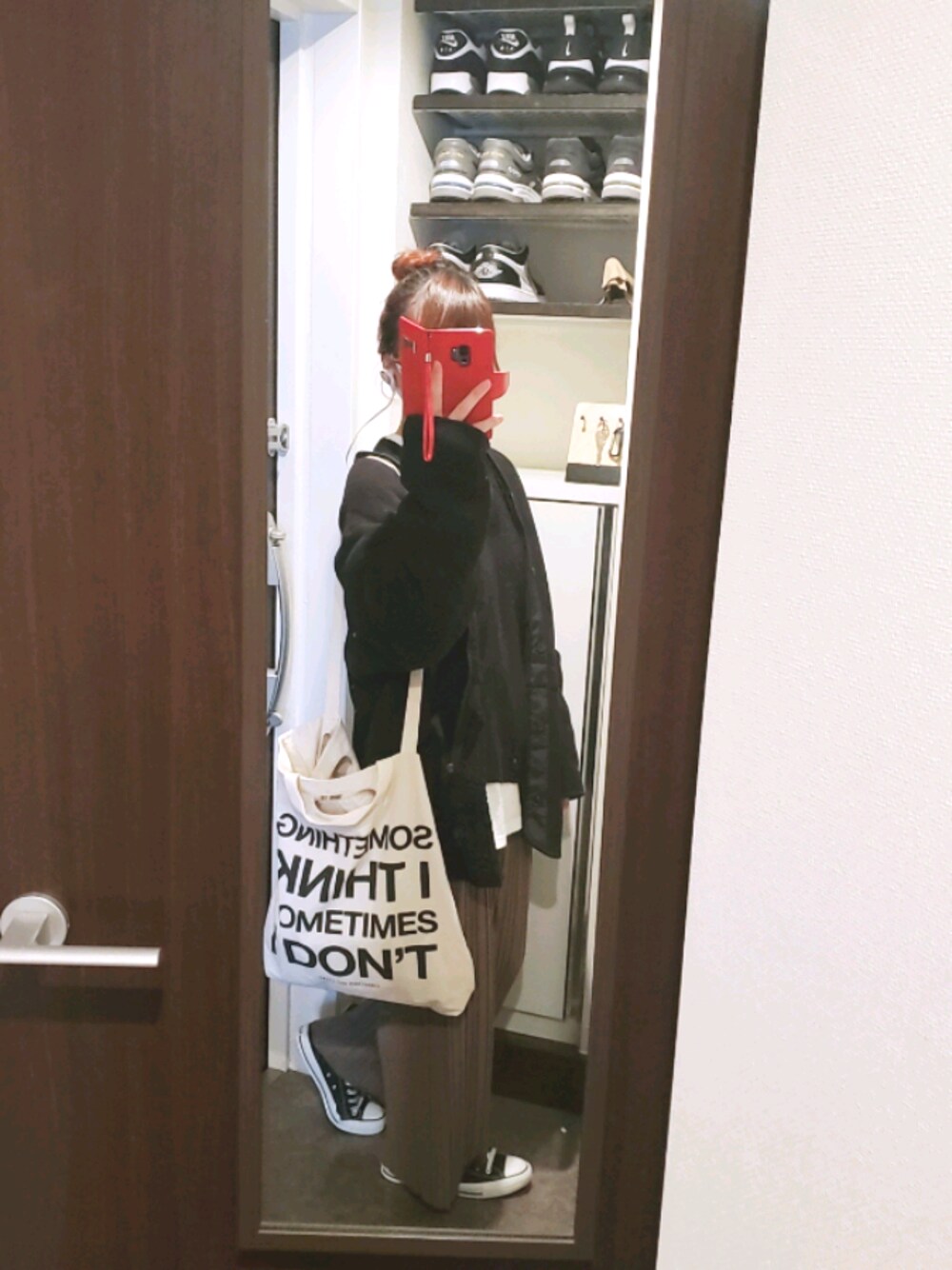 「UNIQLOのフリースノーカラーコート（その他アウター、ブラック系）」を使った、HINMIさん（レディース・160cm）の冬コーディネートの1枚目の写真