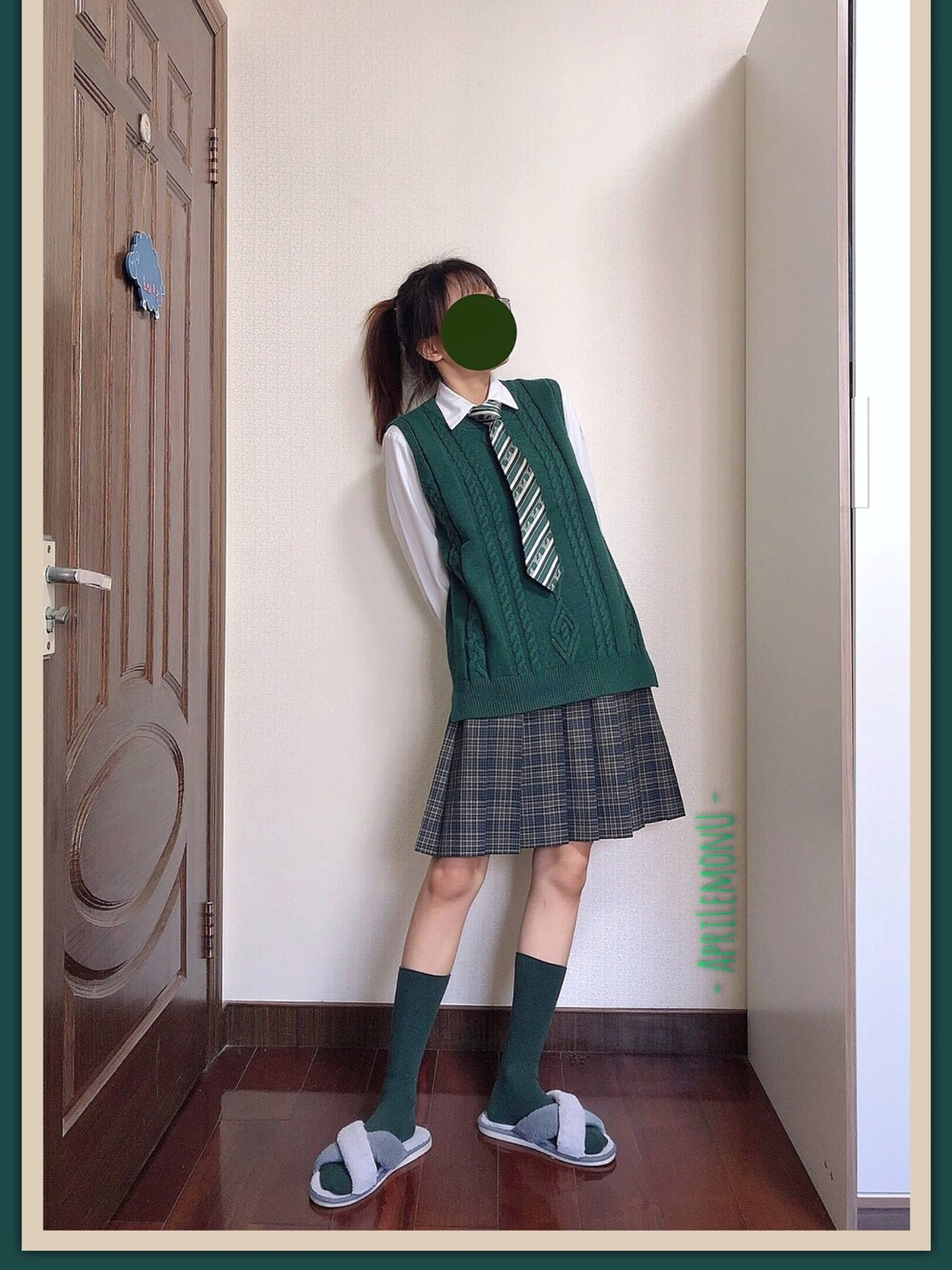 「JK」｜「米娘のアイテム（ネクタイ、グリーン系）」を使った、aluさん（レディース・162cm）の冬コーディネートの1枚目の写真