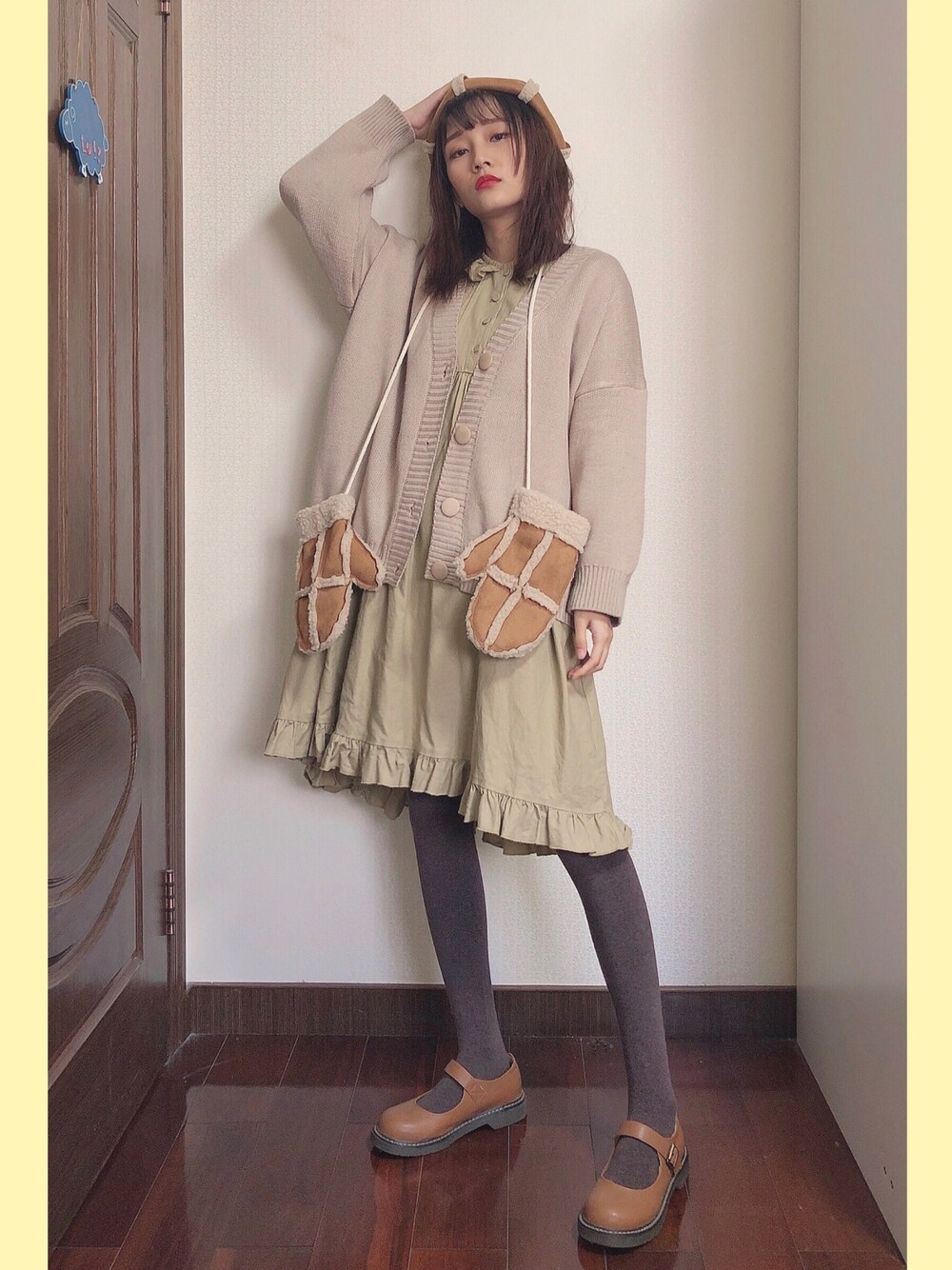 「没烦恼のアイテム（手袋、ブラウン系）」を使った、aluさん（レディース・162cm）の春コーディネートの1枚目の写真