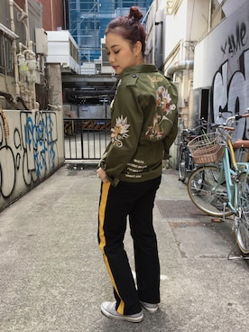 「刺繍」｜「アイテム（ミリタリージャケット）」を使った、yurika   muroiさん（レディース・164cm）の春コーディネート