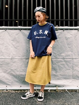 yurika   muroi使用「AVIREX（US NAVY ボタン ティーシャツ/ US NAVY BUTTON T-SHIRT）」的時尚穿搭