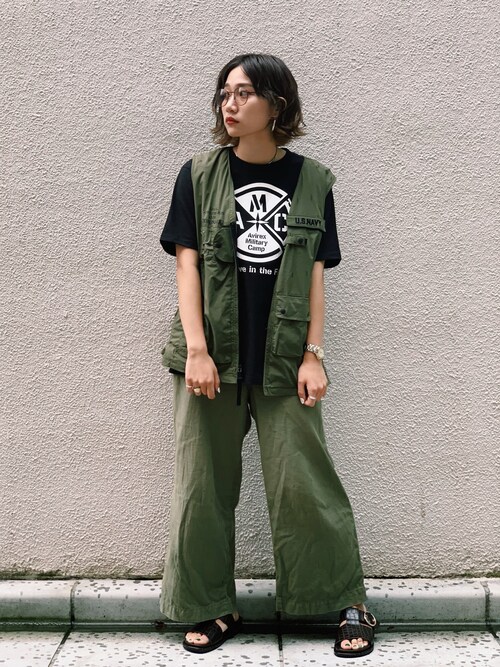 yurika   muroi使用「AVIREX（クルーネックティーシャツ/ CREW NECK T-SHIRT【Avirex Military Camp】）」的時尚穿搭