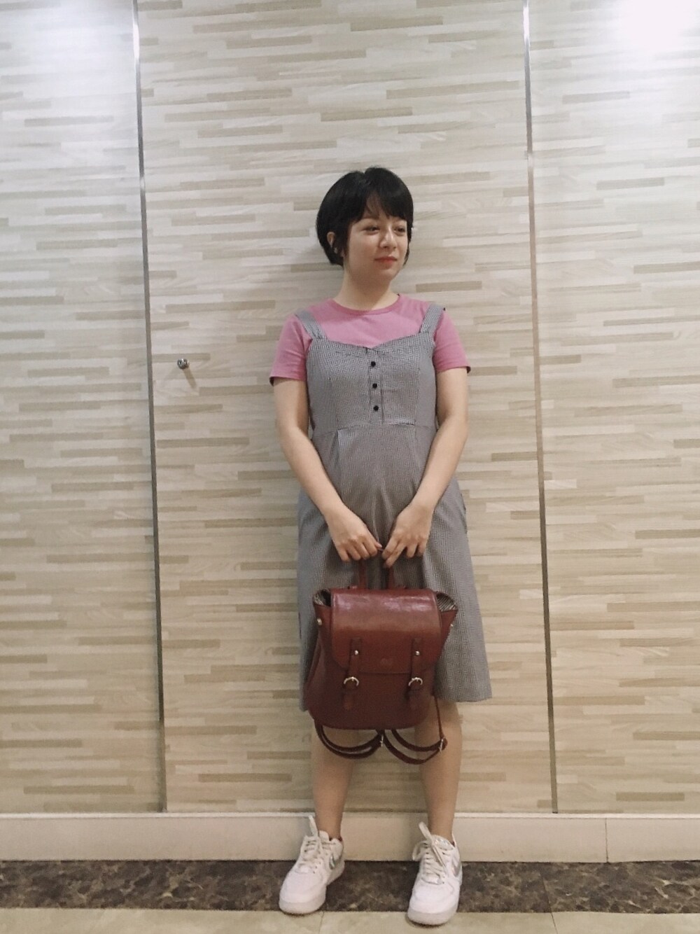 「short hair、summer、mix and match」｜「UNIQLOのアイテム（Tシャツ/カットソー、ピンク系）」を使った、ダニエルさん（レディース・155cm）の夏コーディネートの1枚目の写真