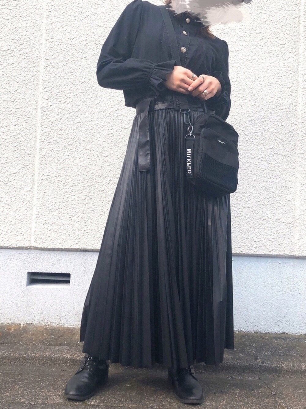「ブラックコーデ、初投稿、ワントーンコーデ」｜「MILKFED.のMINI SHOULDER BAG BAR（ショルダーバッグ、ブラック系）」を使った、👻さん（レディース・155cm）の春コーディネートの1枚目の写真