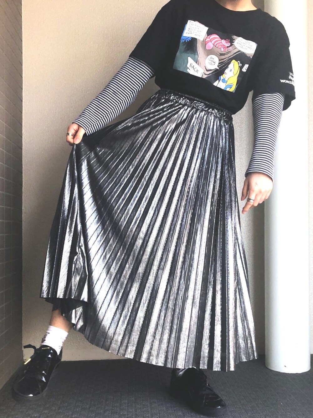 「シルバースカート、キラキラスカート、キラキラ、シルバー、ボーダートップス、ボーダーTシャツ、GUコーデ」｜「GRLのメタリックプリーツスカート（スカート、シルバー系）」を使った、👻さん（レディース・155cm）の春コーディネートの1枚目の写真