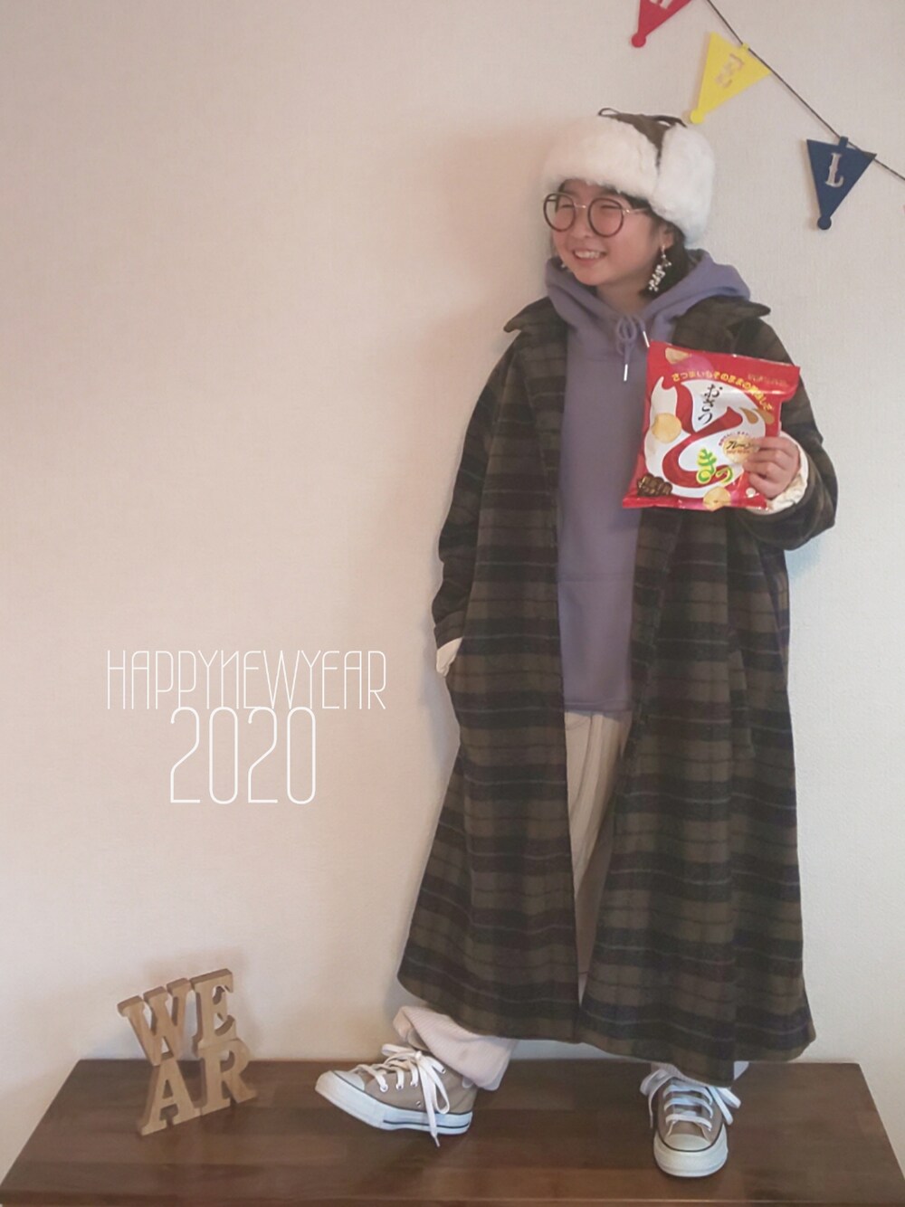 「kids、おんなのこ、フライトキャップ、めがね、チェック、コート、パーカー、ワッフルパンツ、converse、last winter」｜「niko and...のミラノリブワイドパンツ（その他パンツ、ホワイト系）」を使った、ひまひなふわさん（キッズ・135cm）の冬コーディネートの1枚目の写真