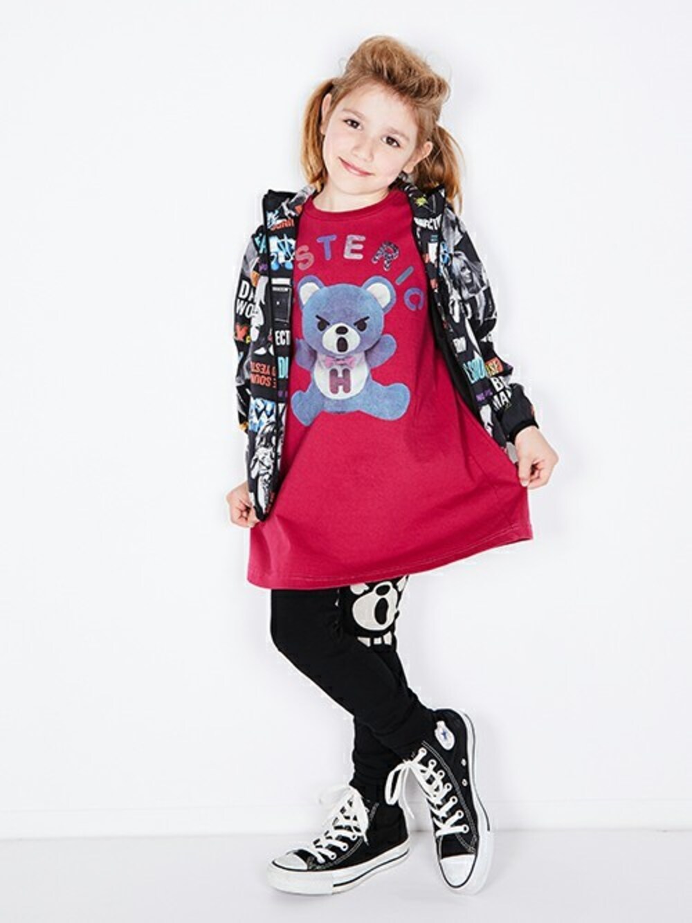 「ワンピース、kids、Hysteric Glamour、親子コーデ、くまさん、春コーデ、JOEY HYSTERIC」｜「JOEY HYSTERICのHYS ROCK総柄 フーデット ブルゾン 【XS/S/M】（ブルゾン、その他）」を使った、JOEY HYSTERIC OFFICIALさん（キッズ・120cm）の春コーディネートの1枚目の写真