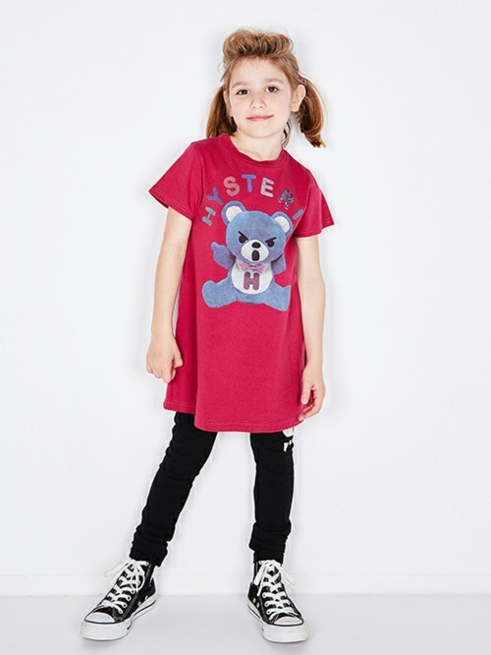 「ワンピース、kids、Hysteric Glamour、キッズコーデ、親子コーデ、くまさん、JOEY HYSTERIC、kidsfashion、おんなのこ、GIRLSRULE」｜「JOEY HYSTERICのHYS BEAR pt ワンピース 【XS/S/M】（ワンピース、レッド系）」を使った、JOEY HYSTERIC OFFICIALさん（キッズ・120cm）の春コーディネートの1枚目の写真