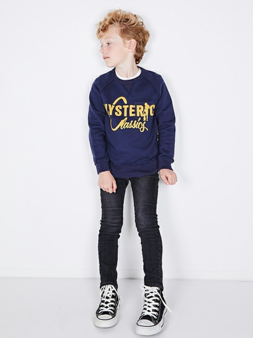 「スウェット、シンプル、kids、Hysteric Glamour、親子コーデ、スリムパンツ、春コーデ、JOEY HYSTERIC」｜「JOEY HYSTERICのCLASSICS pt スウェット 【XS/S/M】（スウェット、ブルー系）」を使った、JOEY HYSTERIC OFFICIALさん（キッズ・120cm）の春コーディネートの1枚目の写真