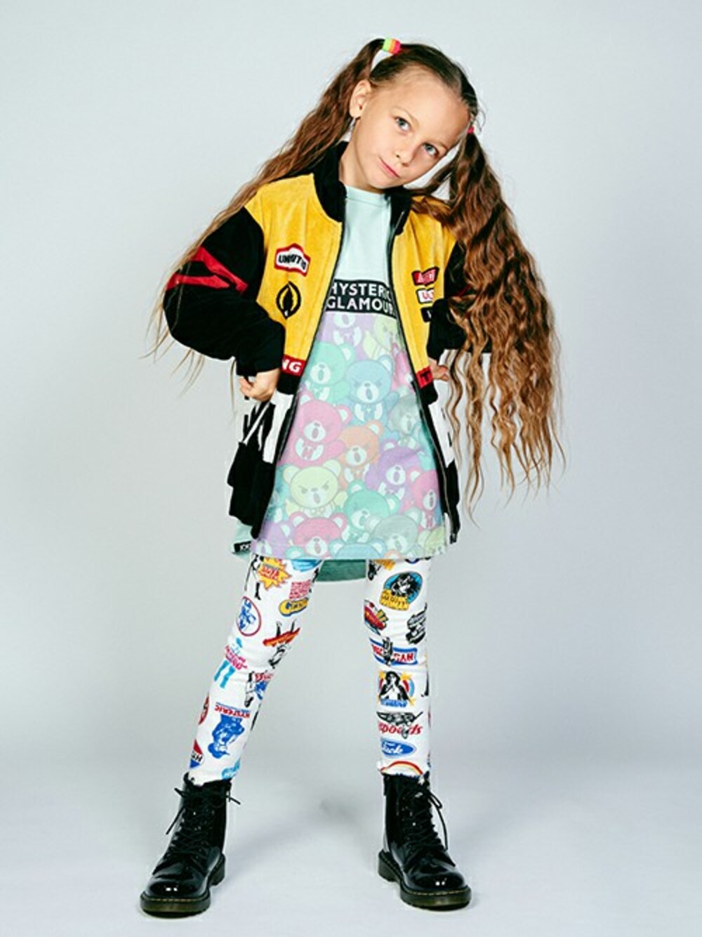 「キッズコーデ、JOEY HYSTERIC、レーサー」｜「JOEY HYSTERICのHG RACINGジャカード ジャンパー【S/M】（ブルゾン、ブラック系）」を使った、JOEY HYSTERIC OFFICIALさん（キッズ・120cm）の春コーディネートの1枚目の写真