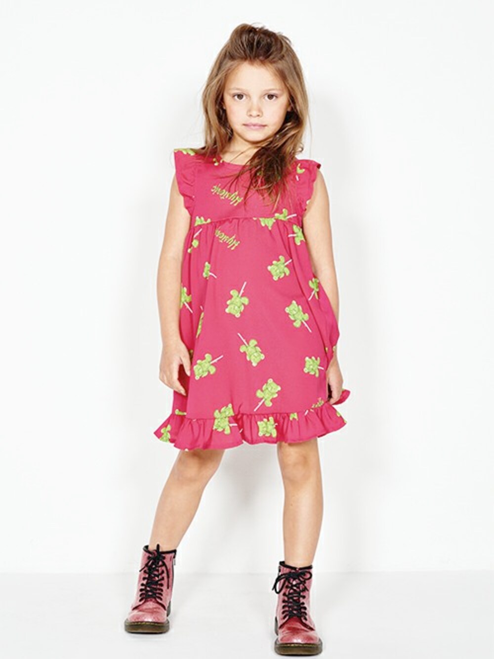 「ワンピース、ガーリー、キッズコーデ、JOEY HYSTERIC、スパイシー」｜「JOEY HYSTERICのBEAR LOLLIPOP柄 ワンピース【S/M】（ワンピース、ピンク系）」を使った、JOEY HYSTERIC OFFICIALさん（キッズ・120cm）の春コーディネートの1枚目の写真