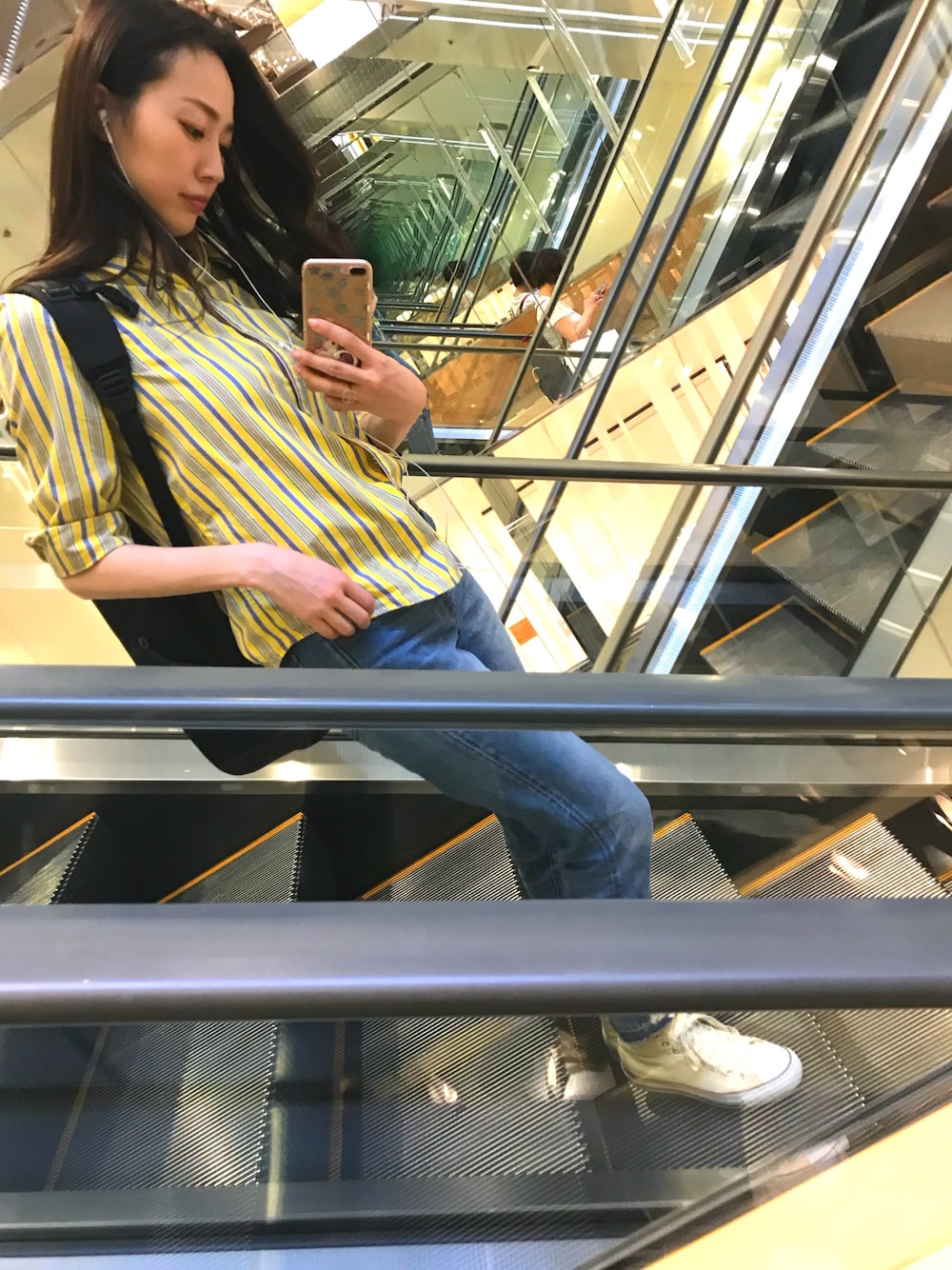 「ラルフローレンシャツ、ラルフローレン、シャツスタイル、INCASE、バックパック、パンツスタイル、はるコーデ」｜「POLO RALPH LAURENのアイテム（シャツ/ブラウス、イエロー系）」を使った、risaaxoxoさん（レディース・172cm）の春コーディネートの1枚目の写真