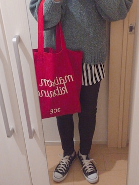 「メゾン キツネ(MAISON KITSUNE)」｜「アイテム（トートバッグ）」を使った、032mさん（レディース・162cm）の冬コーディネート