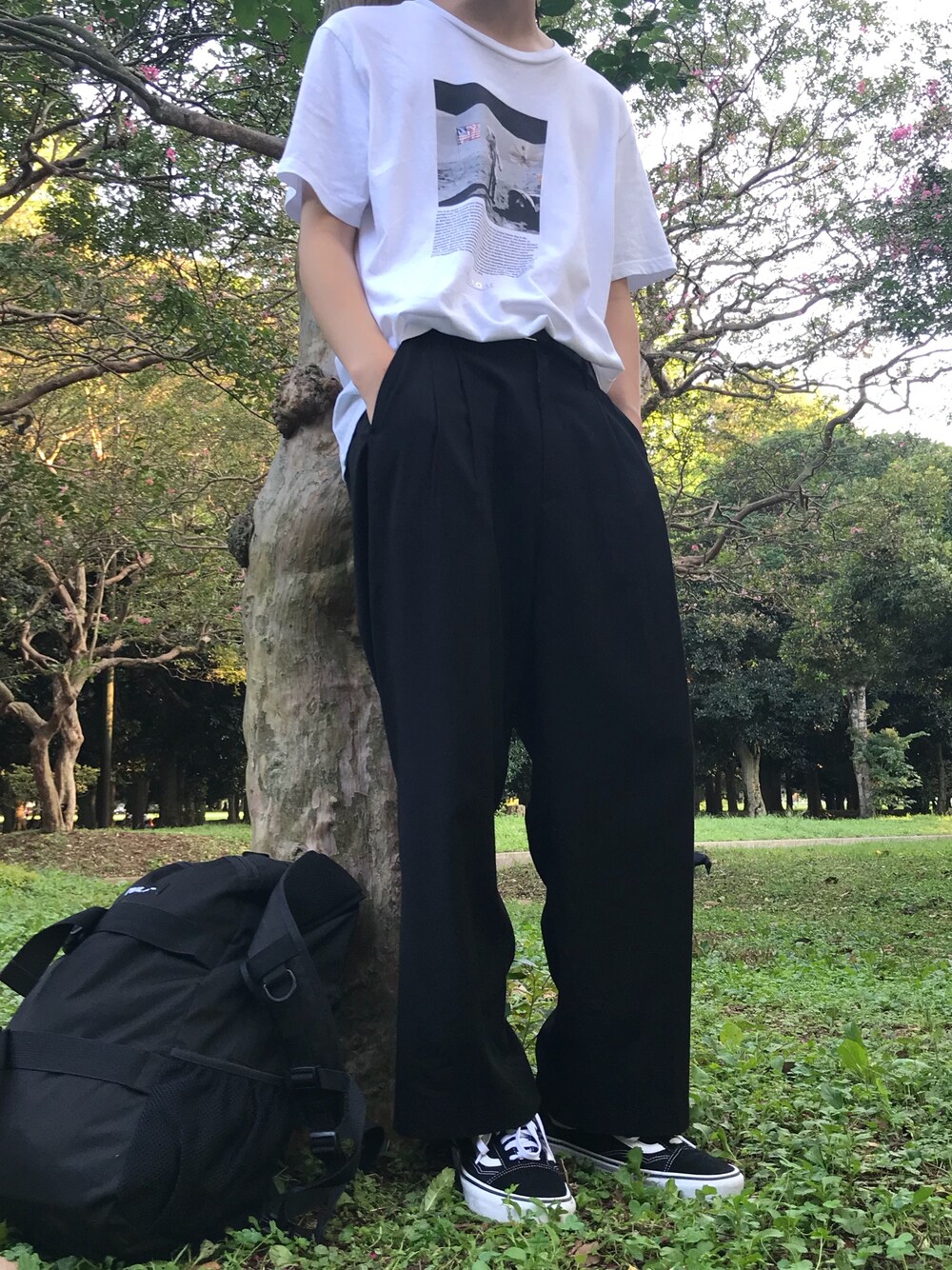 「秋服準備はじめました、おしゃれさんと繋がりたい、Tシャツ、プチプラ、夏、ラフ、VANS、プリントT」｜「GUのアイテム（Tシャツ/カットソー、ホワイト系）」を使った、けんさん（メンズ・173cm）の秋コーディネートの1枚目の写真