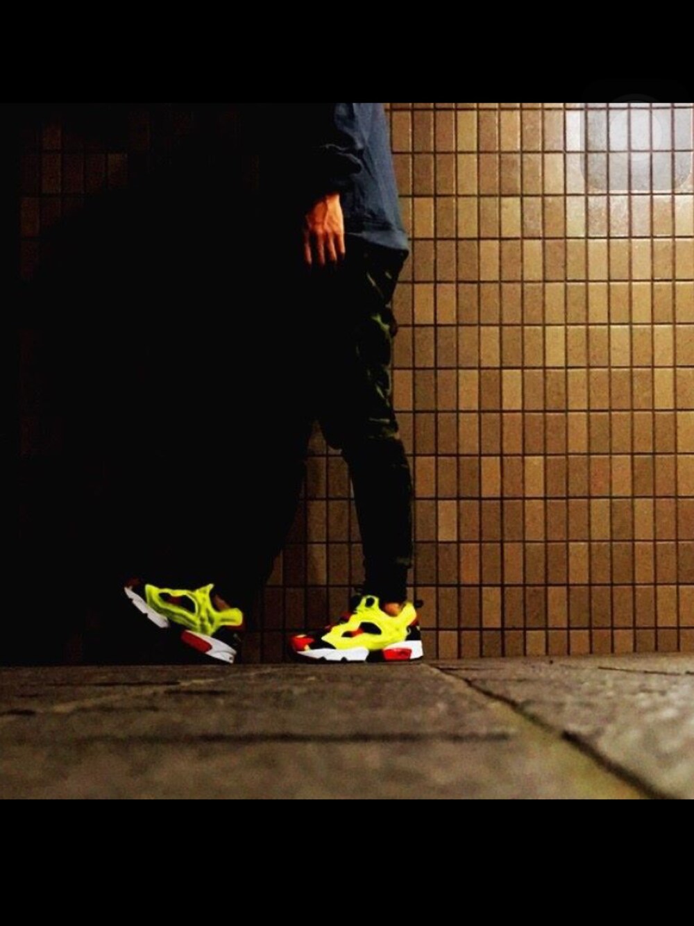 「reebok、INSTA PUMP FURY」｜「ReebokのREEBOK INSTA PUMP FURY OG CITRON （スニーカー、イエロー系）」を使った、r_y_oさん（メンズ・172cm）の冬コーディネートの1枚目の写真