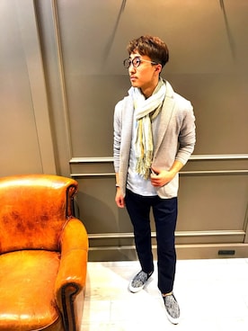 「アイテム（ストール/ショール）」を使った、内田さん（メンズ・169cm）の春コーディネート