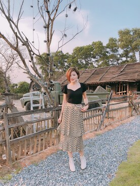 「Birdのアイテム（スカート、ゴールド系）」を使った、Nguyễn TrangChimさん（レディース）の秋コーディネート