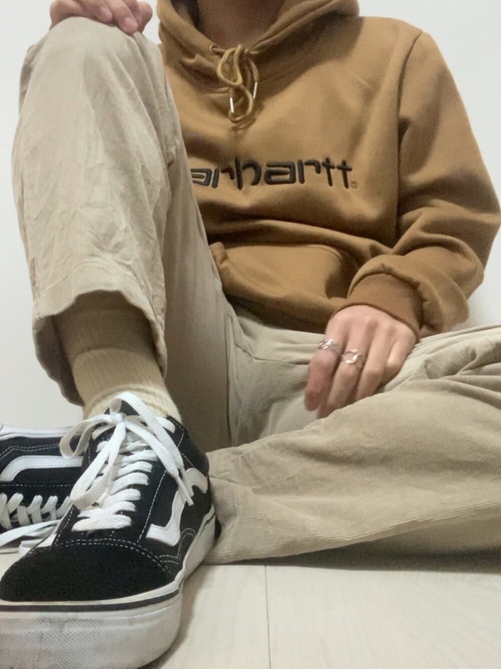 トミまる｜Carharttのパーカーを使ったコーディネート WEAR