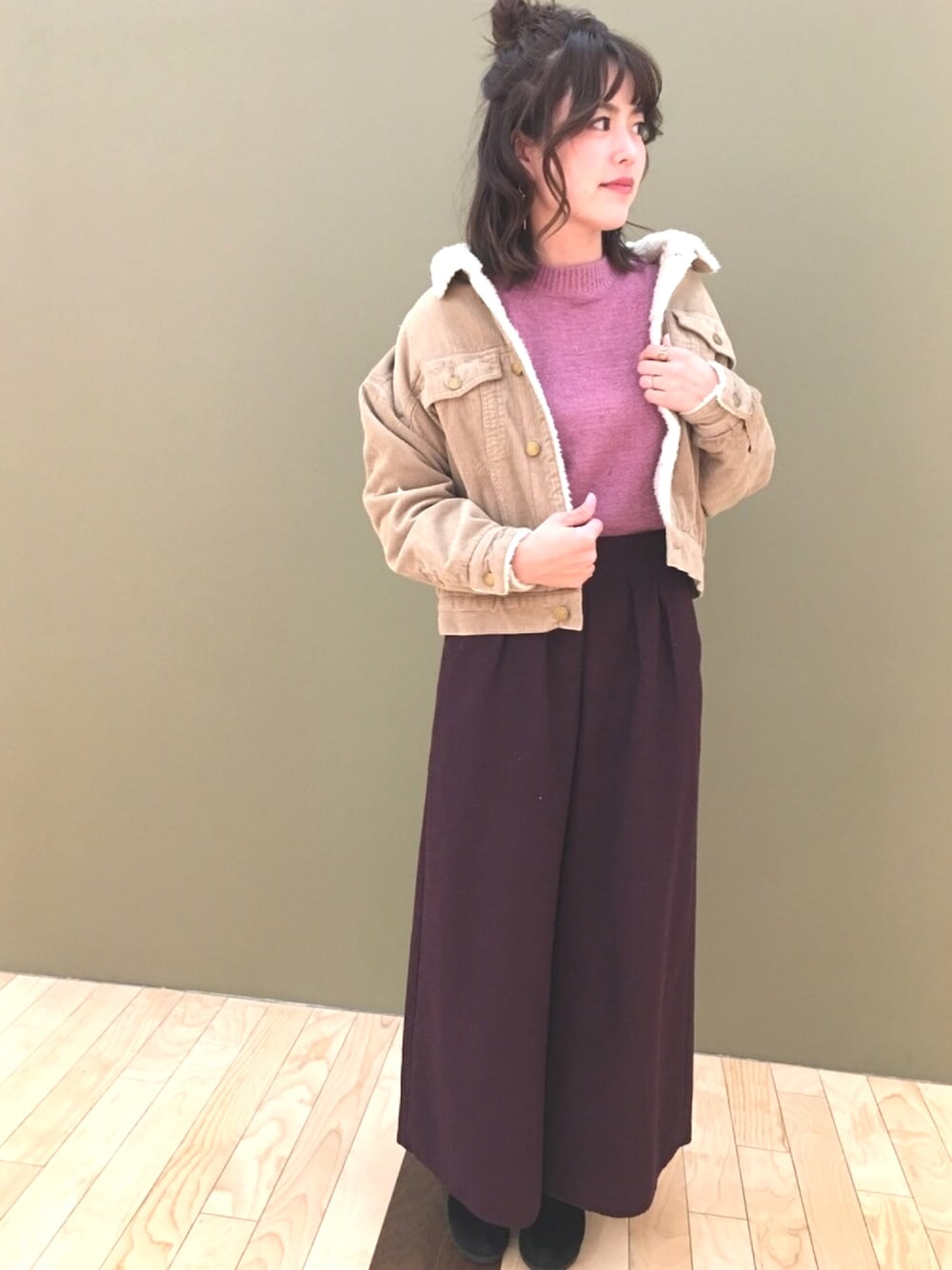 「秋冬コーデ、アウター、コーデュロイGジャン、ママコーデ、グリーンパークス、ぐりんぱ、164cm」｜「earth music&ecologyの・COTTON USA コーデュロイ(裏ボアGジャン)（その他アウター、ベージュ系）」を使った、ふっじーさん（レディース・164cm）の秋コーディネートの1枚目の写真