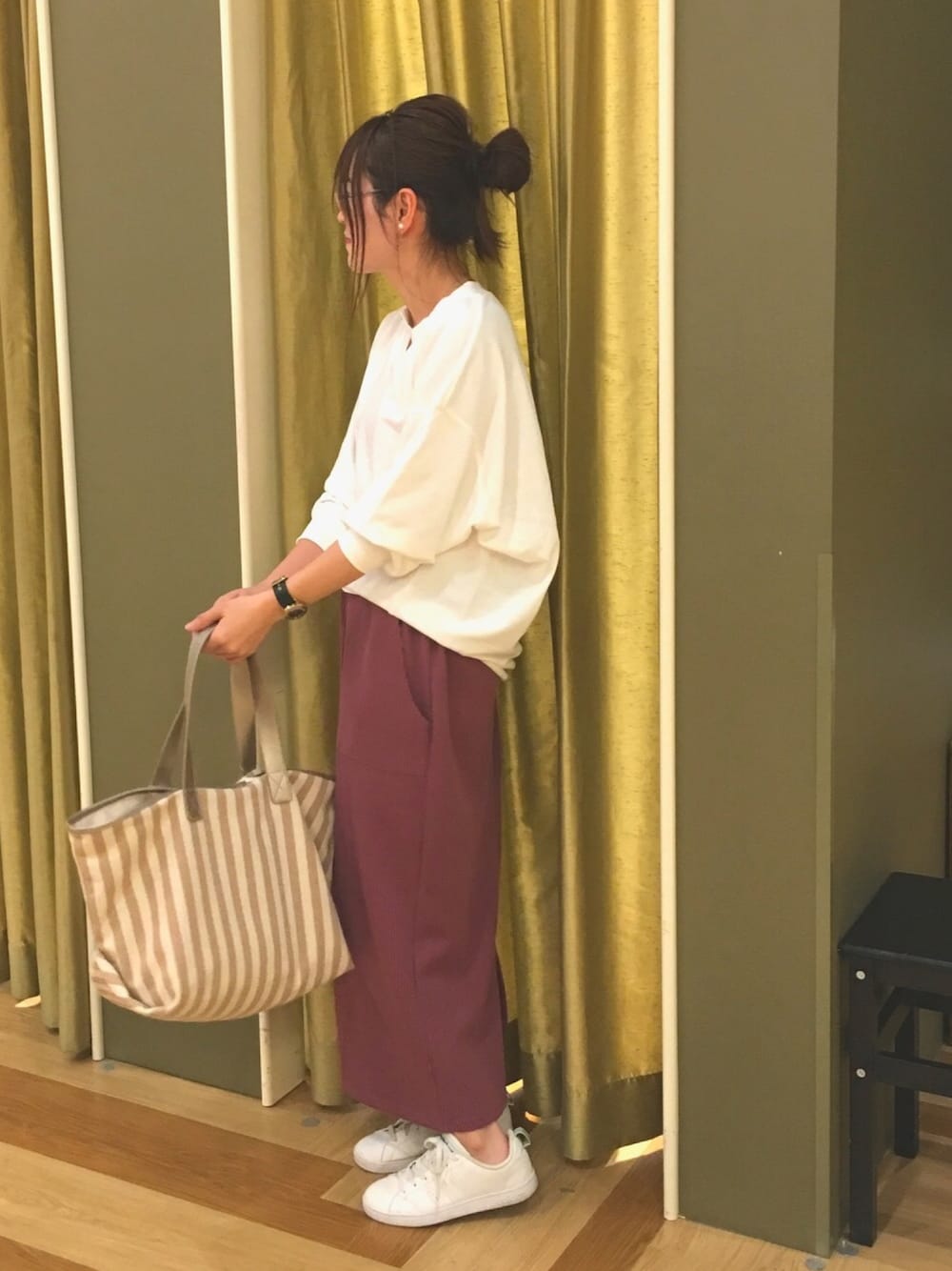 「オトナ女子、ピンク、春コーデ、シンプル、オトナカジュアル、プチプラ、楽チンコーデ、おしゃれさんと繋がりたい、いいね、save、フォローお願いします🤑、グリーンパークス」｜「Green　Parksの・LHELBIEキ-ネックウラケプルオーバー オフホワイト ￥3,229 税込（トップス、ホワイト系）」を使った、ふっじーさん（レディース・164cm）の冬コーディネートの1枚目の写真