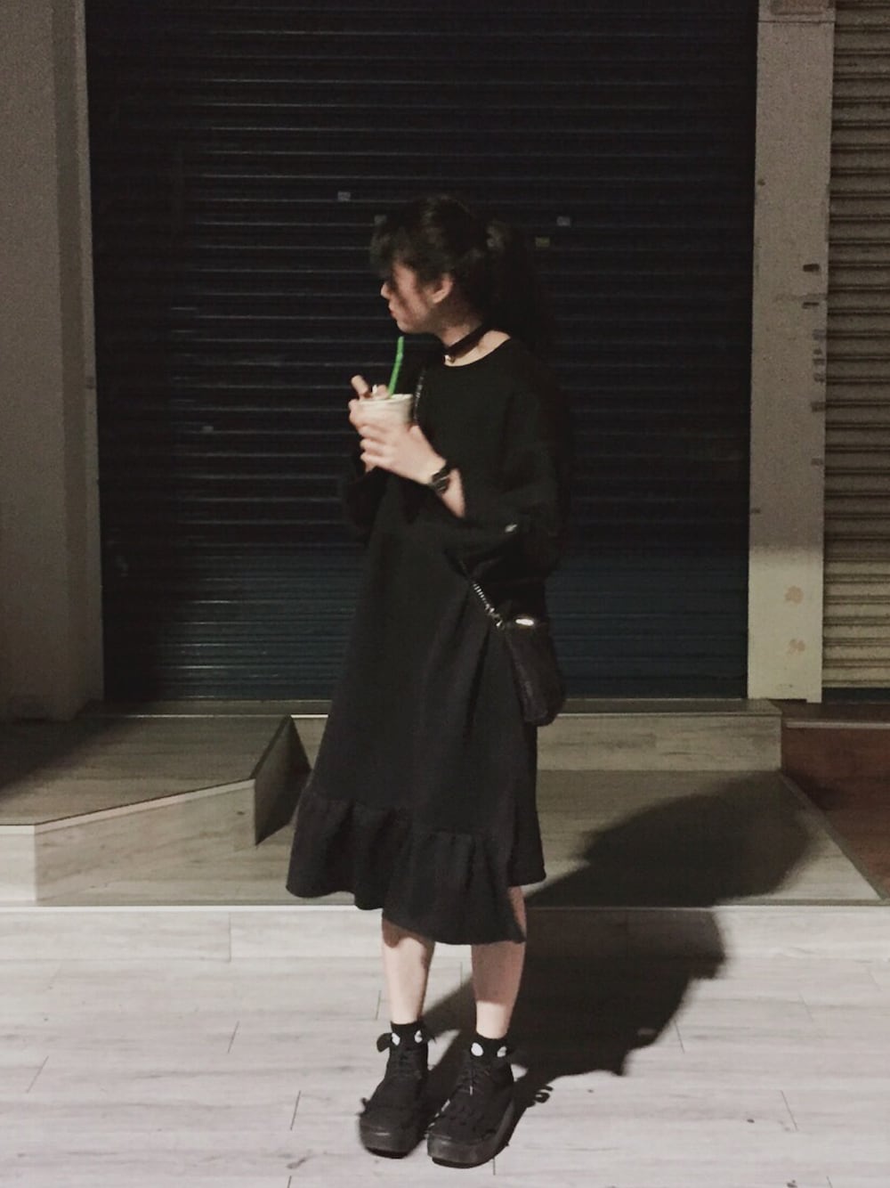 「ALL BLACK、BELLY BUTTON、ck」｜「BellyButtonのアイテム（その他シューズ、ブラック系）」を使った、Chen-Xin Wangさん（レディース・163cm）の春コーディネートの1枚目の写真