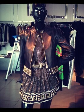 「VERSACE for H&M」｜Allison McNamaraさん（レディース）の秋コーディネート