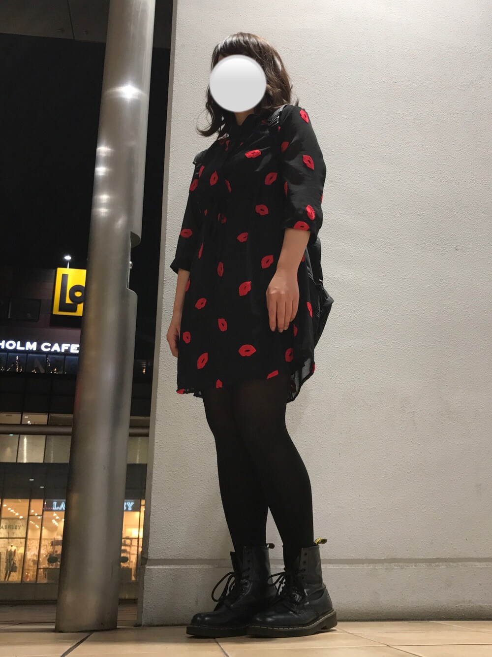 「リップ柄、リップ柄ワンピ、マーチン、Dr.Martens、ロック、握手会、モーニング娘。'17、はるなん、ZDA、初ZDA楽しかった」｜「？のアイテム（ワンピース、ブラック系）」を使った、ギマさんさん（レディース・158cm）の秋コーディネートの1枚目の写真