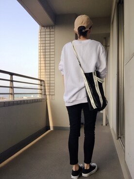 「H&M（エイチ・アンド・エム）のアイテム（スウェット、ホワイト系）」を使った、あいかさん（レディース・163cm）の春コーディネート