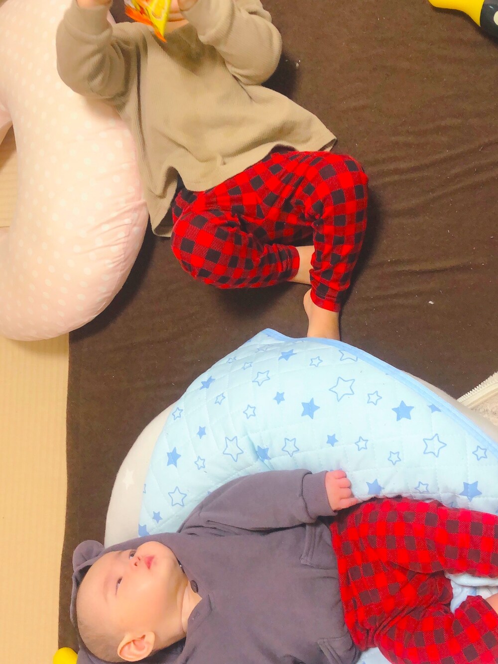 「おうちコーデ、キッズコーデ、ベビーコーデ、チェックパンツ」｜「POLOのアイテム（Tシャツ/カットソー、ベージュ系）」を使った、Ay****uさん（レディース・154cm）の春コーディネートの1枚目の写真