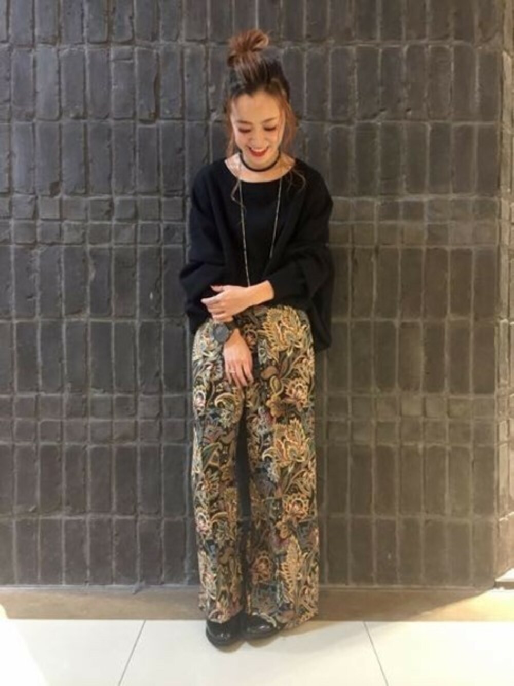 「ニット、柄パンツ、JEANASiS、ジーナシス、ワイドパンツ、ペイズリー、秋コーデ、ボリューム袖」｜「JEANASISのWフェイスバルンプルオーバー/766872（ニット/セーター、ブラック系）」を使った、JEANASIS 柏マルイ店STAFFさん（レディース・152cm）の秋コーディネートの1枚目の写真