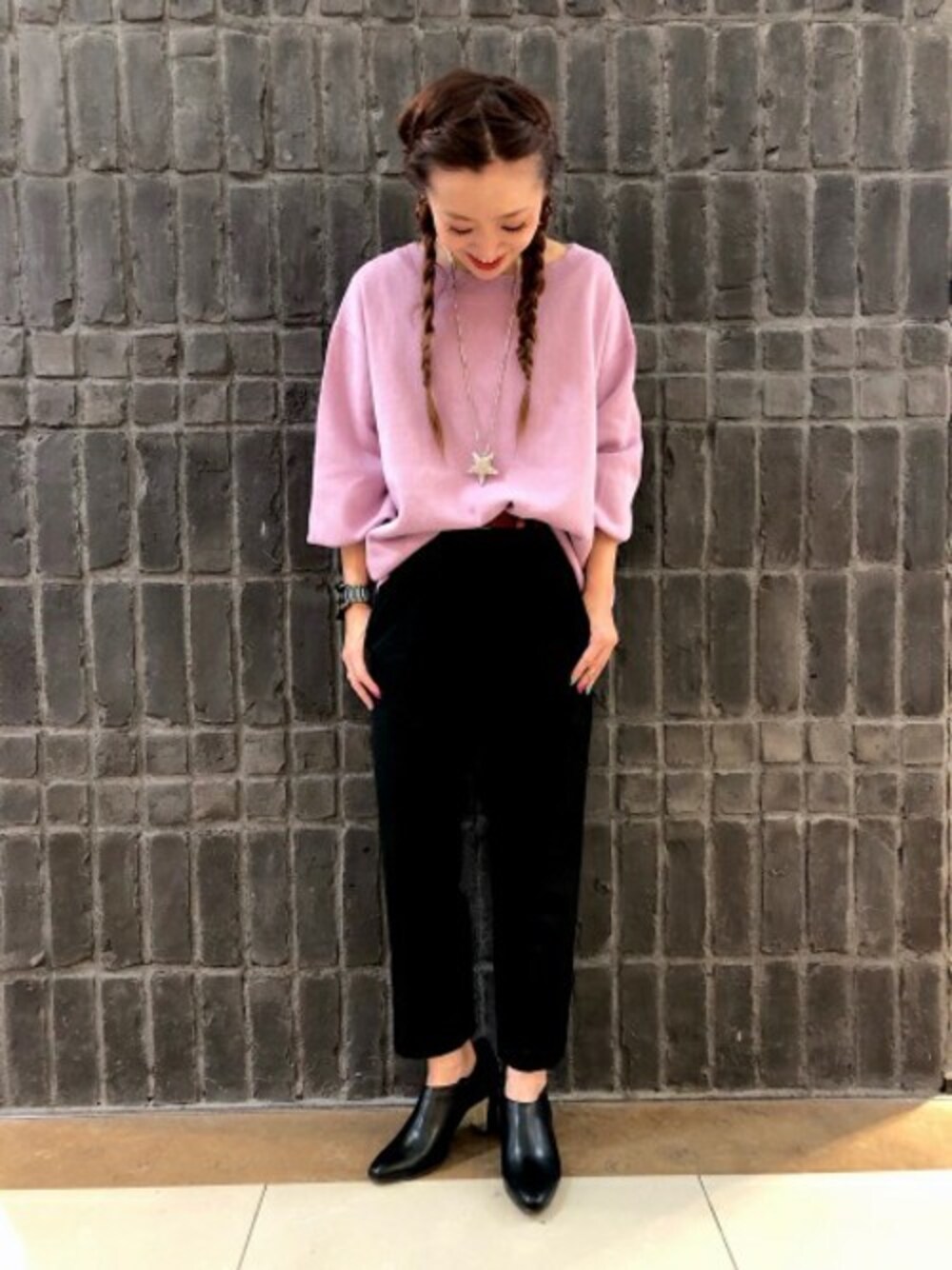 「テーパードパンツ、ブーティ、JEANASiS、ゆるニット、ジーナシス、カラーニット、ラベンダー」｜「JEANASISのWフェイスバルンスリーブプルオーバー/774697 （ニット/セーター、パープル系）」を使った、JEANASIS 柏マルイ店STAFFさん（レディース・152cm）の秋コーディネートの1枚目の写真